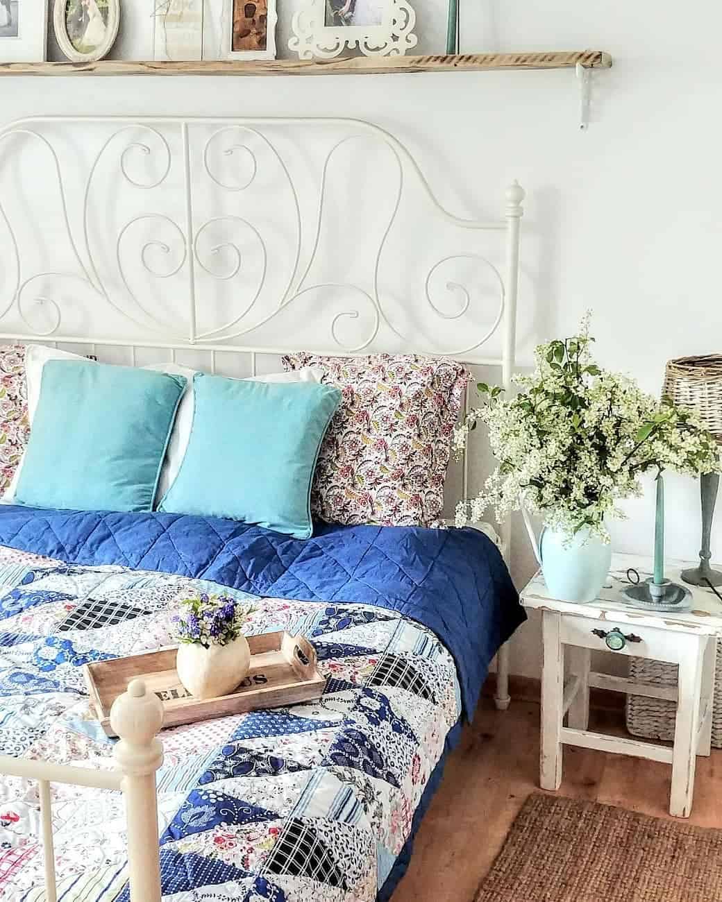 20 Serene Country Bedroom Design Ideas