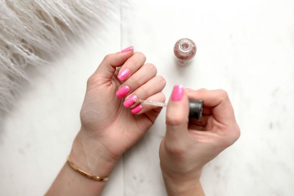5 Easy Steps on How to Use a Cuticle Remover
