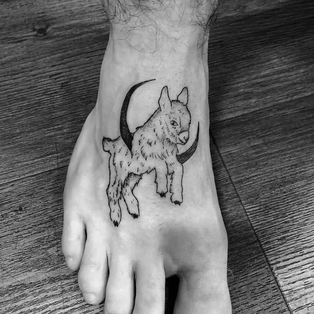 20 diseños de tatuajes de cabras gloriosas y el significado del símbolo