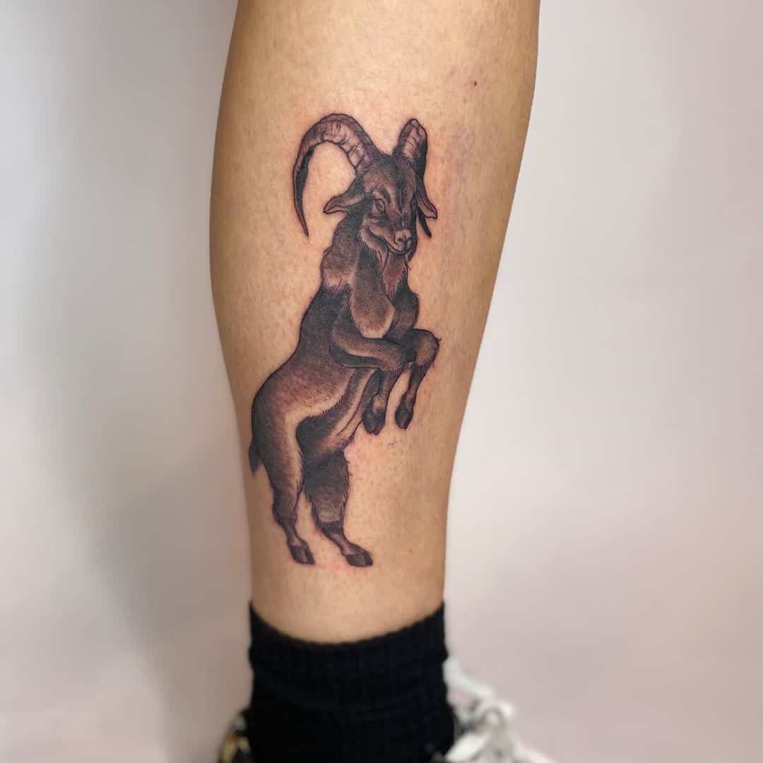 20 Glorieux motifs de tatouage de chèvre et la signification du symbole