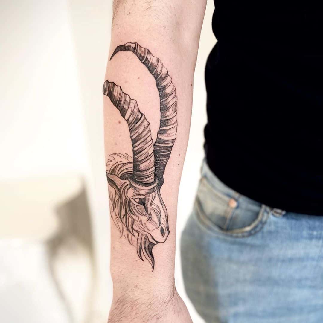 20 Desenhos Gloriosos de Tatuagem de Cabra e o Significado do Símbolo